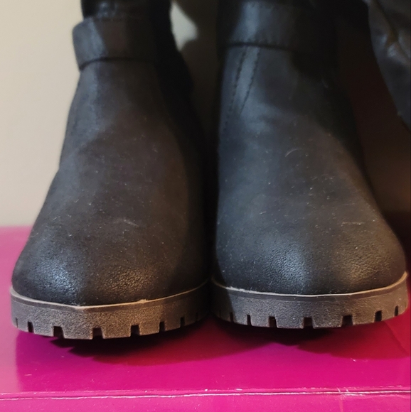 Calf High Boots- New - Picture 5 of 8